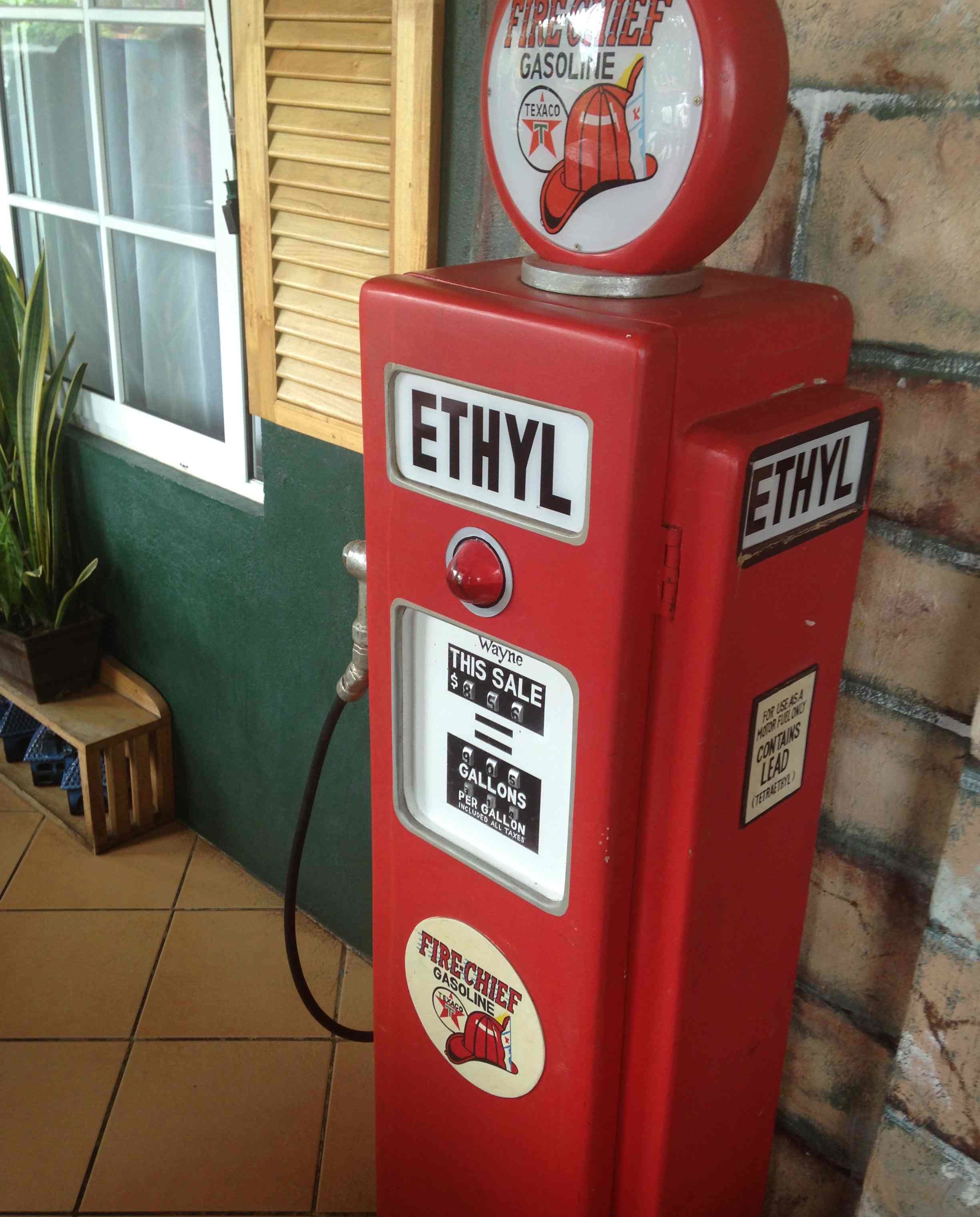 Guess what this is? It's a refrigerator! Yepyep ^_^