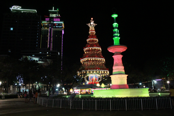 3 Christmas landmarks